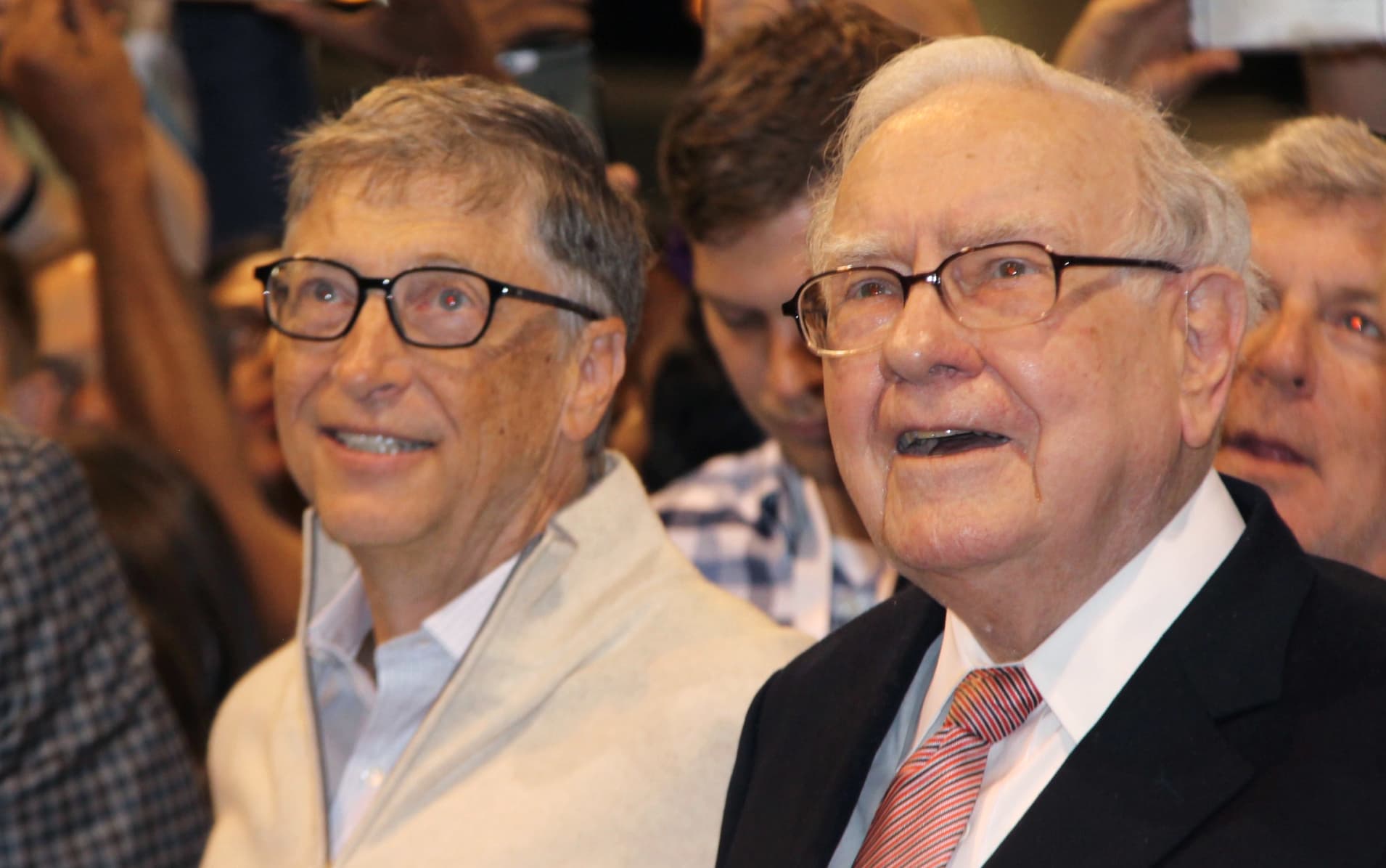 Warren Buffett, Bill Gates beat up on bitcoin buying as 