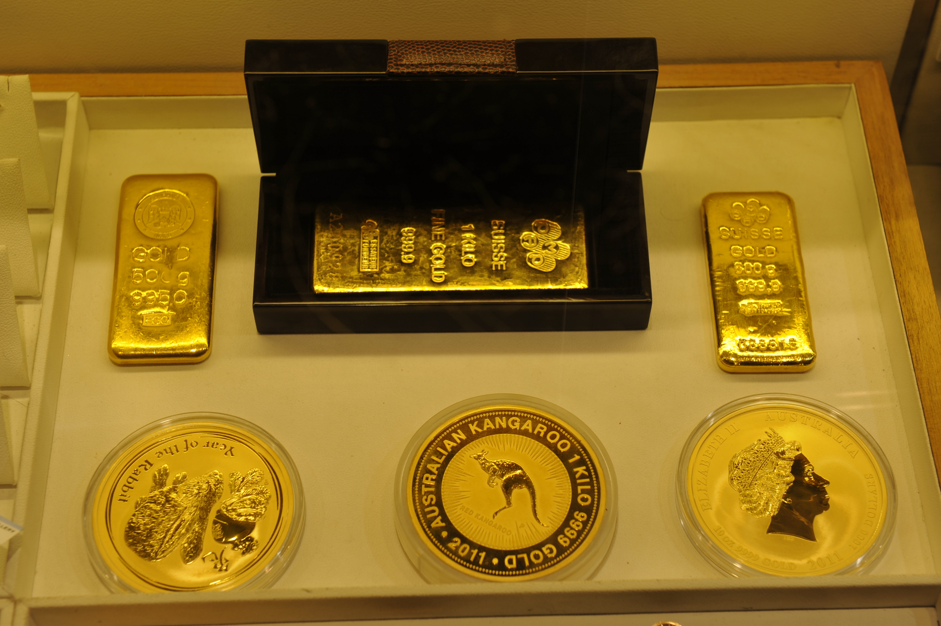 What is Gold Bullion? Definition, Types and Investments