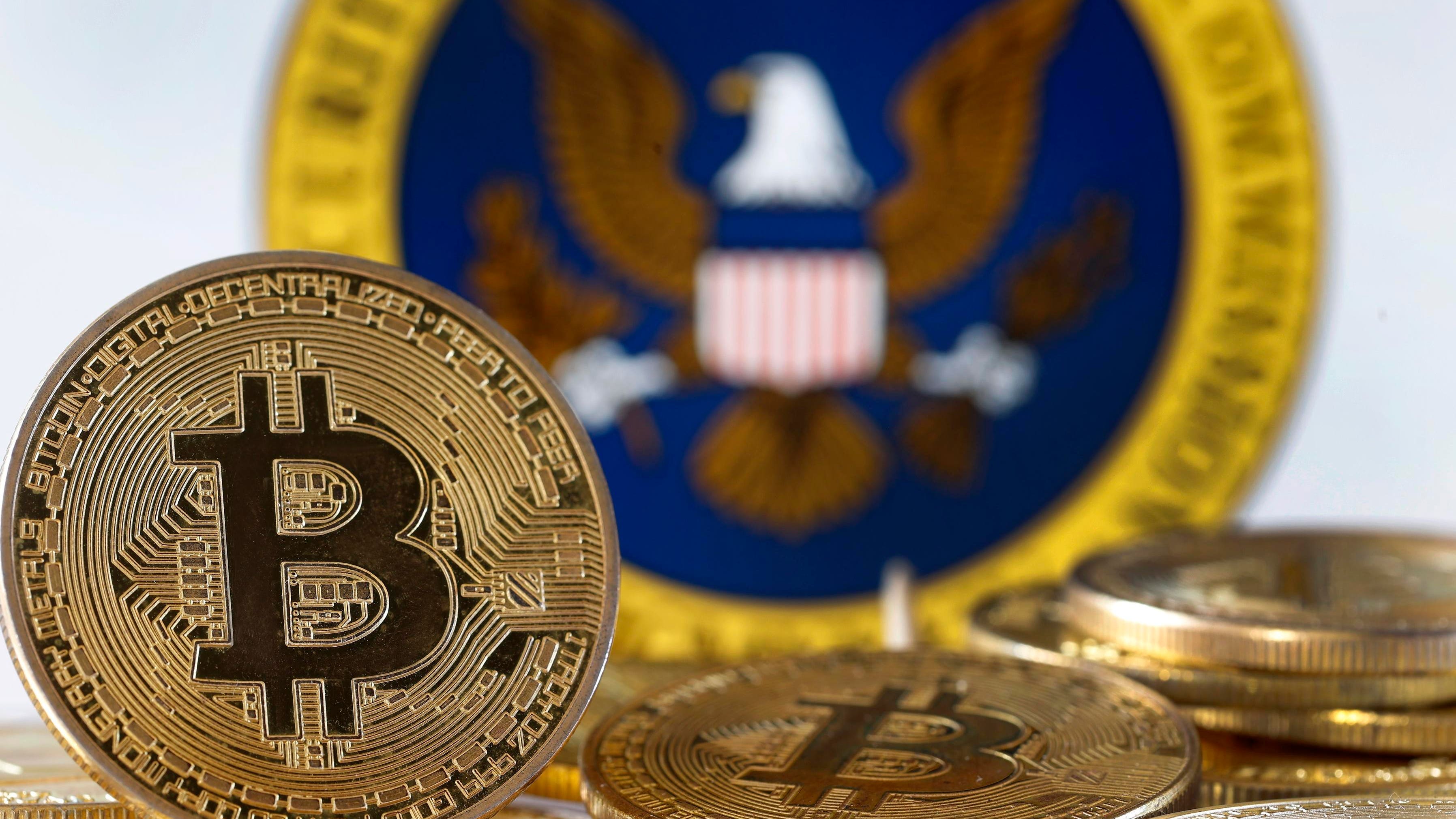 SEC approves bitcoin ETFs for some investment firms | CNN Business