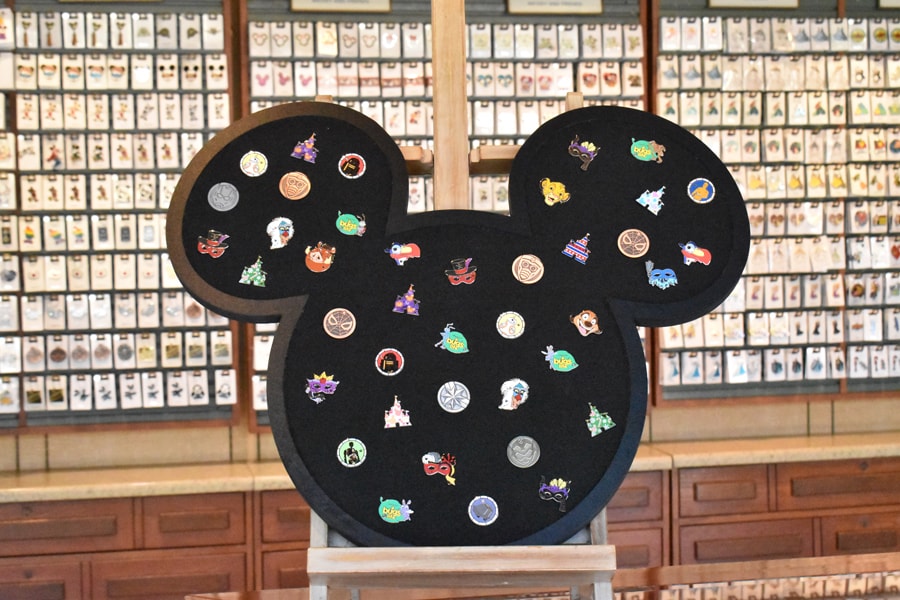 Disney’s Pin Traders | Disney Springs