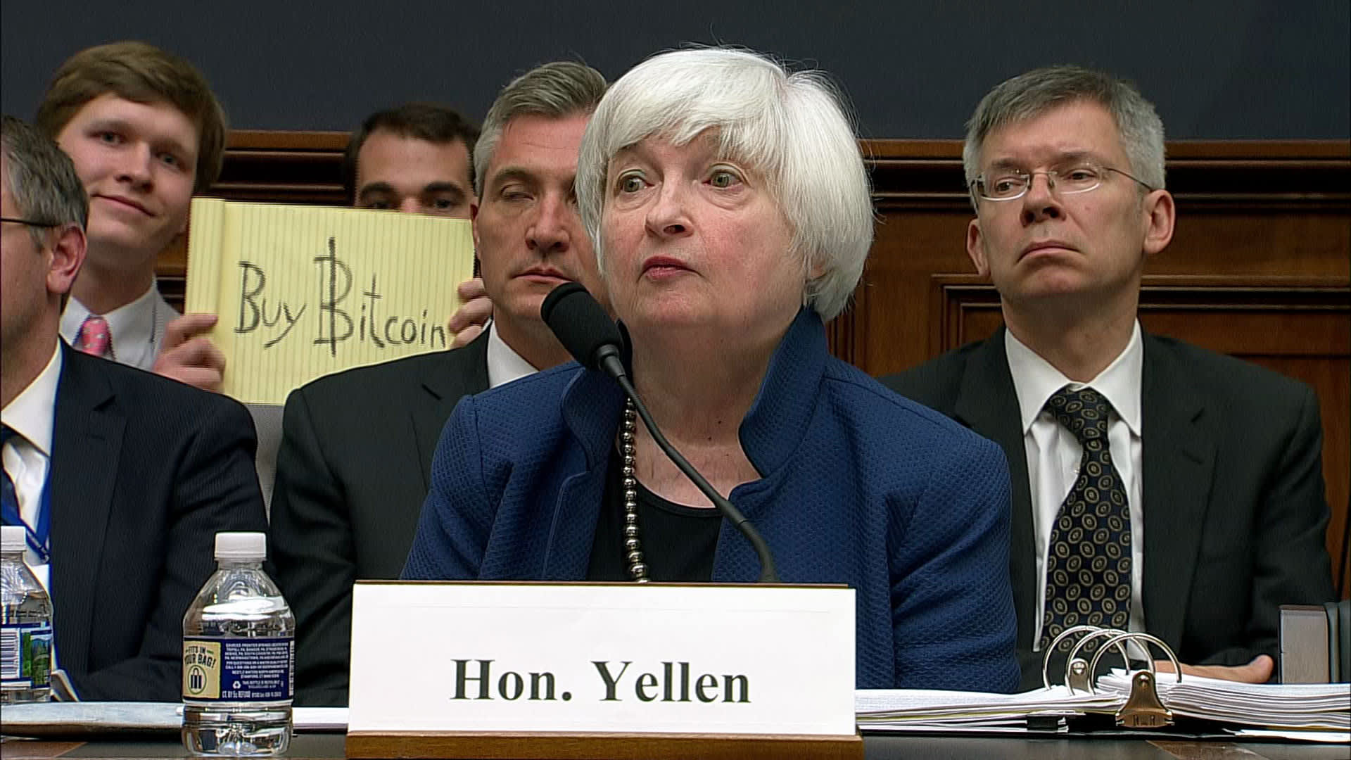 'Bitcoin Sign Guy' Nets Almost $15, After Fed Chair Appearance Goes Viral - CoinDesk