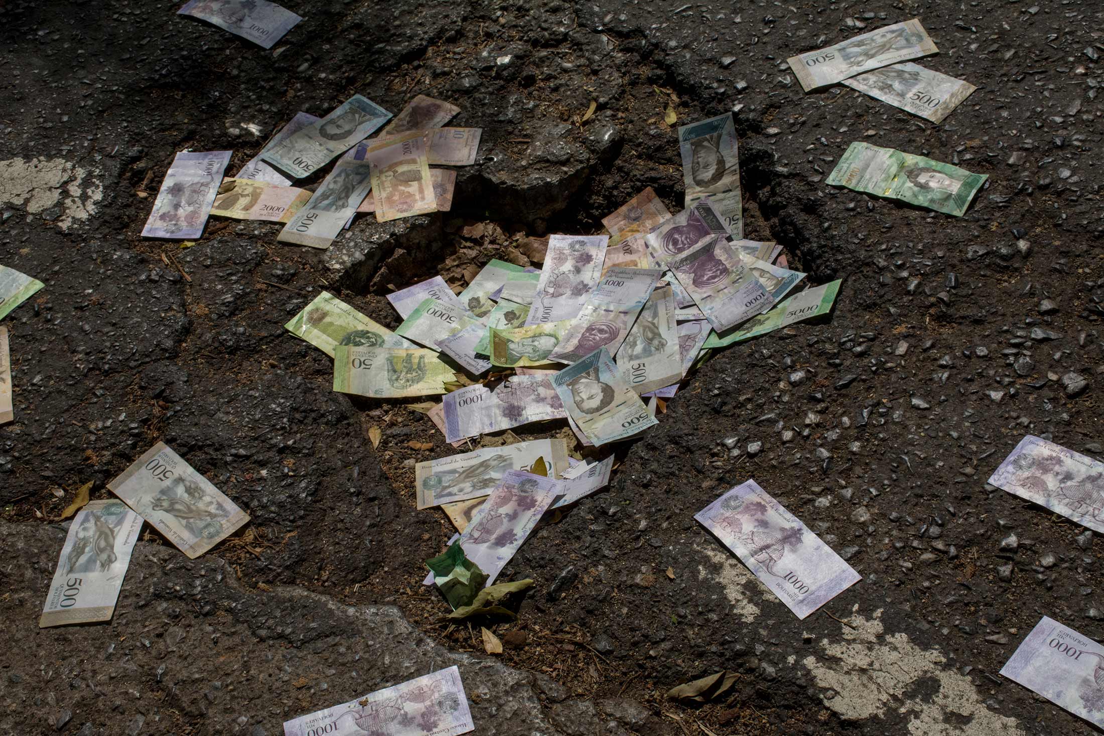 Venezuela: Currency crisis brings economy to standstill | International Bar Association
