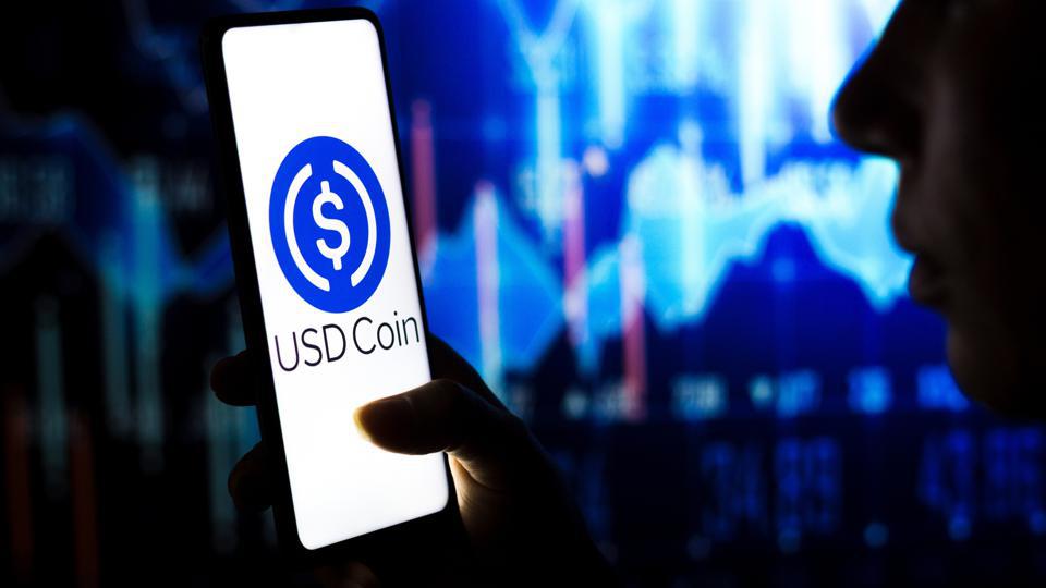 What is USDC? USD Coin (USDC) — A Stablecoin Pegged to the U.S. Dollar | Gemini