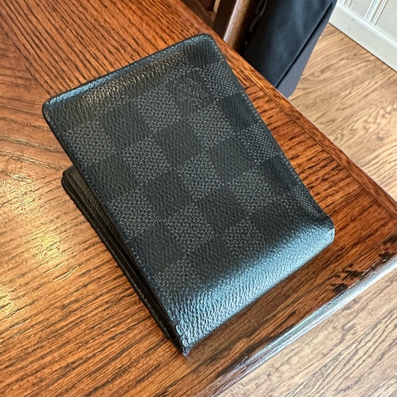 How to Identify a Real Louis Vuitton Wallet: 11 Tips