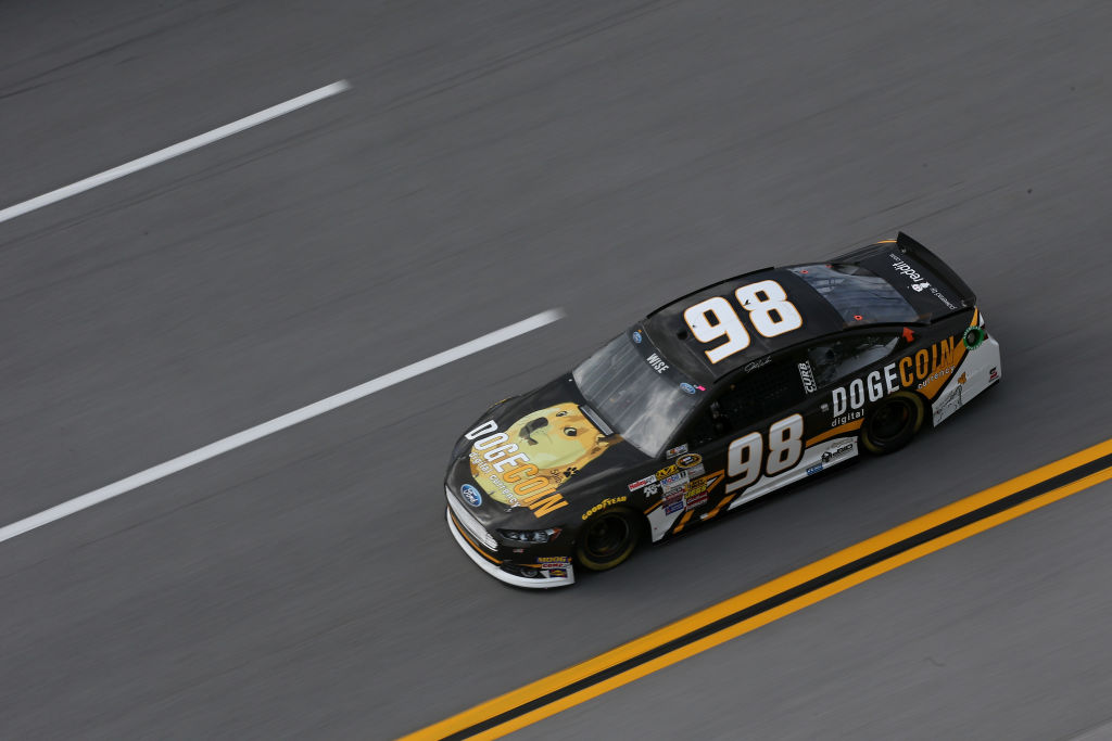 Reddit, Dogecoin support NASCAR racer at Talladega | CNN Business