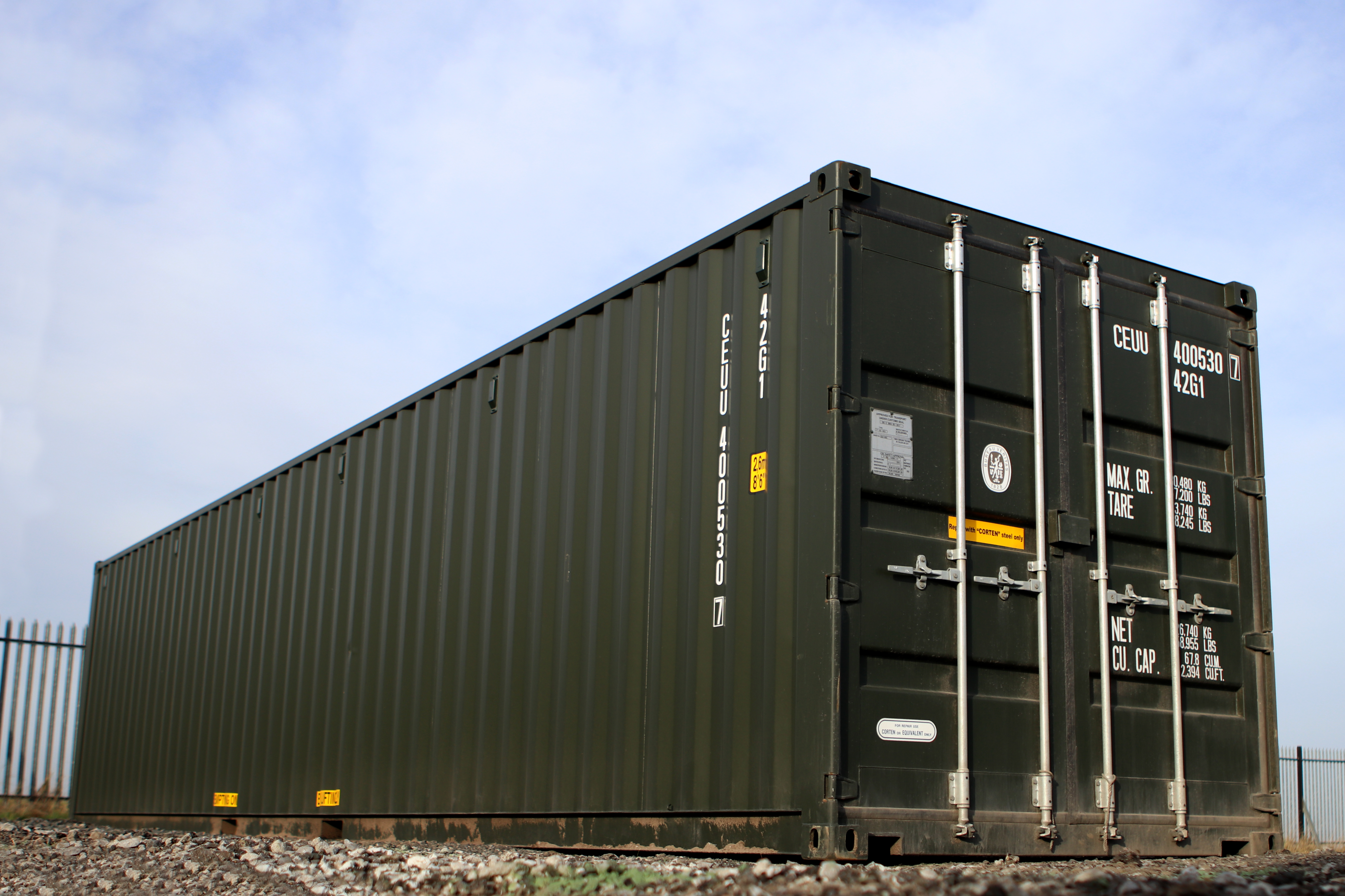 Buy used 40ft shipping containers online today | Eveon Containers