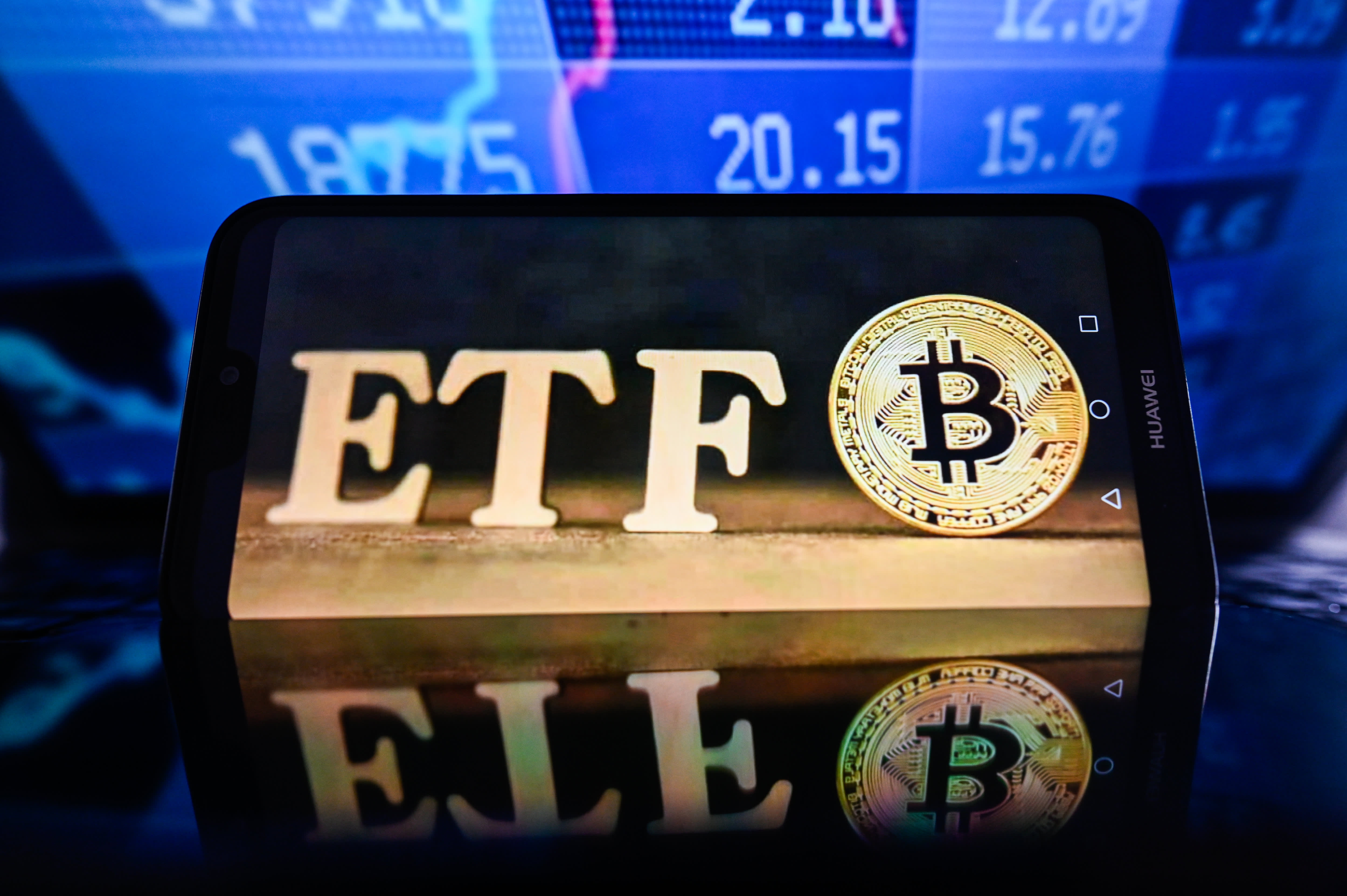 Bitcoin ETF hopefuls amend filings as SEC decision looms - Blockworks