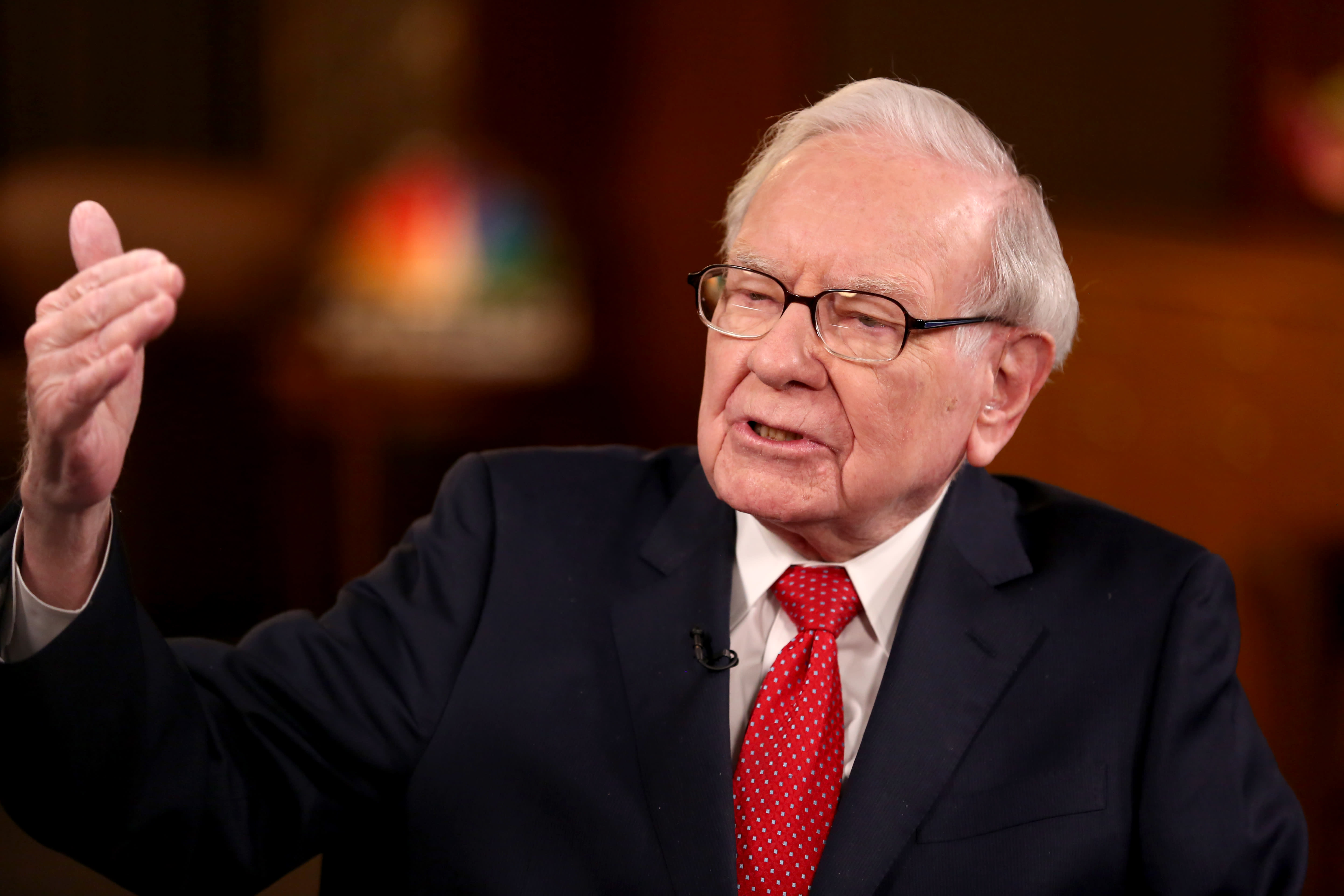 What does Warren Buffett thinks of cryptocurrency? All you need to know