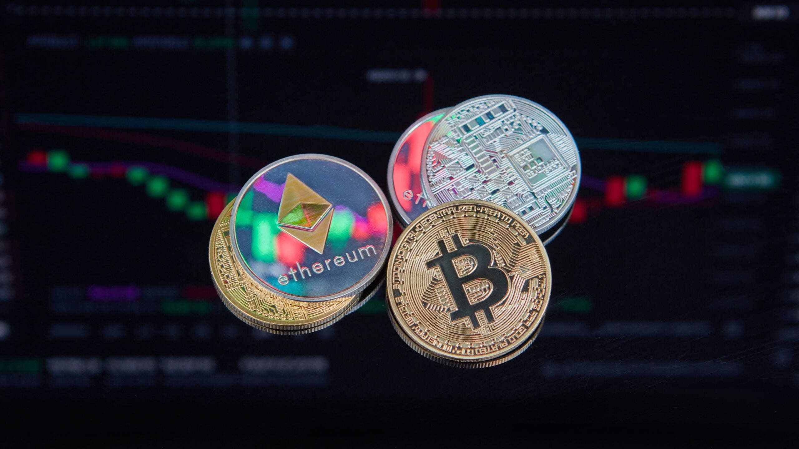 12 Best Cryptocurrency Stocks To Buy According to Hedge Funds