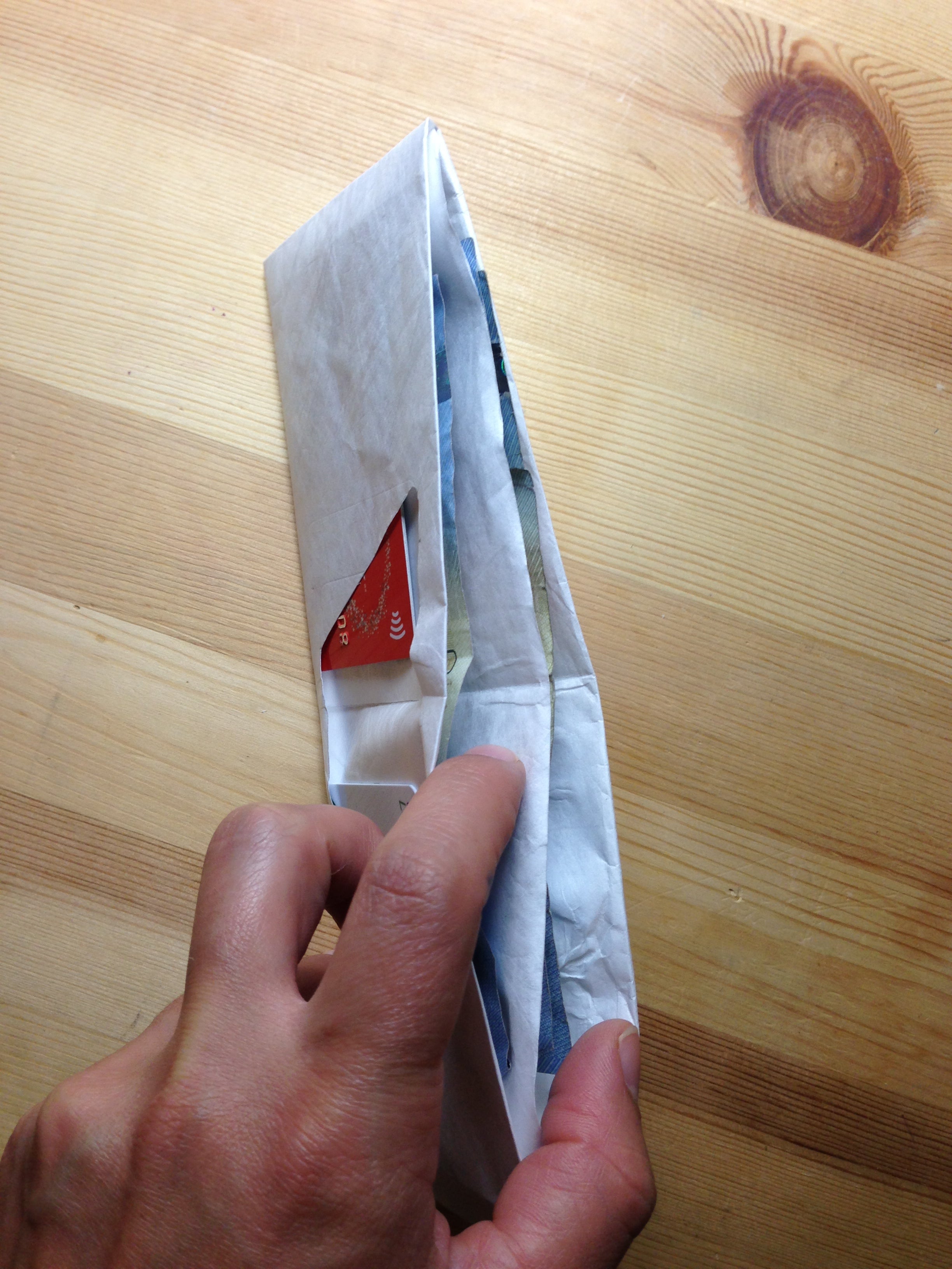 How To Use Tyvek To Make A Sturdy Shoe Wallet {No Sew} - Create To Donate