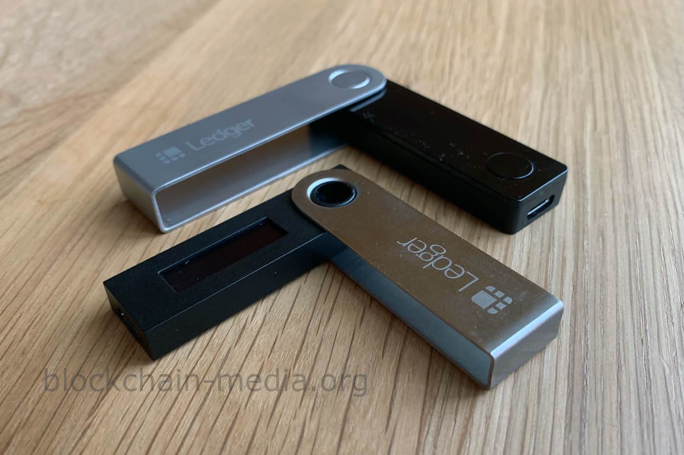 Ledger Nano S vs X | Battery, Hardware, Price, Storage - CoinCodeCap