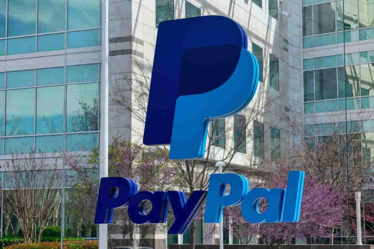 PayPal tumbles as flat profit growth forecast in clouds strategy shift